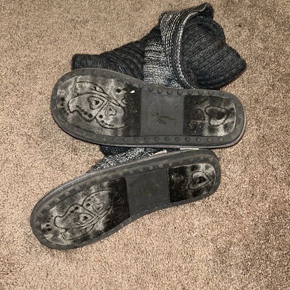 Size 7 gently used slouch Mukluk boots - Picture 3 of 3